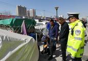 Lanzhou policeman is severe check, right illicit the lock that set the land says not