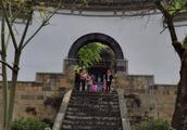 Pure Brightness amuse oneself and suitable ancient town Li ancestral hall, see they are different 