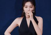 Qin Lan wears black to design feeling evening dress back of beauty of small dew sweet shoulder is ve