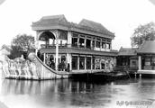 The old photograph more than 100 years ago: The royal gardens Summer Palace that filmed 1909