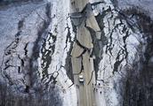American Alaska encounters highway of 7.2 class earthquake is damaged to be like badly 