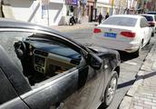 Caustic thief breaks car window to steal a thing, 