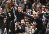 Basketball -- NBA convention surpasses: Hart gets 
