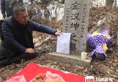 Jin Zhehong comes home: Hold a memorial ceremony for does obeisance to father, read aloud before gra