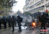 French government is sought with " yellow vest "