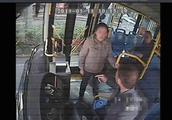 Drag is abuse bus driver and woman of Xi'an of lo