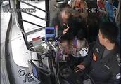 He lustre one passenger refus does not fill make money of 1 yuan of bus tickets the reaction of anot