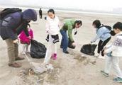 Dot assist! 45 lover that watch a bird are in clean the Yangtse River rubbish of Tian Xingzhou picki