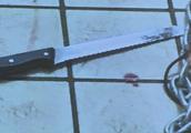 Hold knife and club to confront each other with the police Bulangshi the man is shot dead
