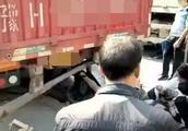 Does city of dragon of an ancient name for China produce great traffic accident? Video is mad pass,