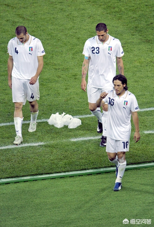 意杯和意大利超级杯_意大利足球为什么没进世界杯_足球和足球杯的画法