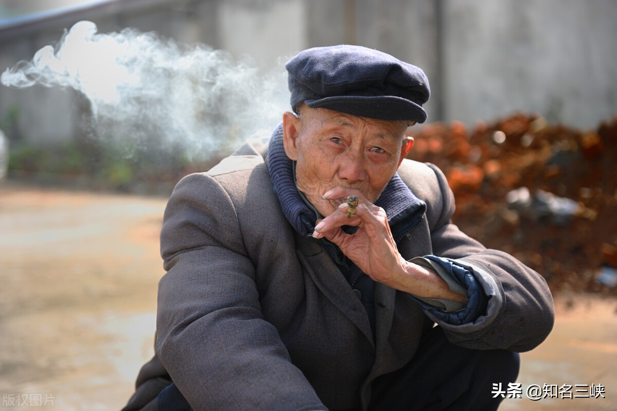 老人抽叶子烟,网上,哪里买(第9页)_大山谷图库