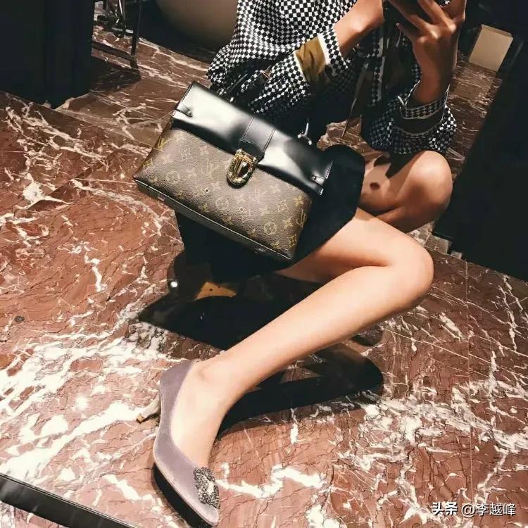 商場里的雜牌為什么貴 商場一千多衣服利潤多大(圖2) 商場里的雜牌為什么貴 商場一千多衣服利潤多大(圖2)