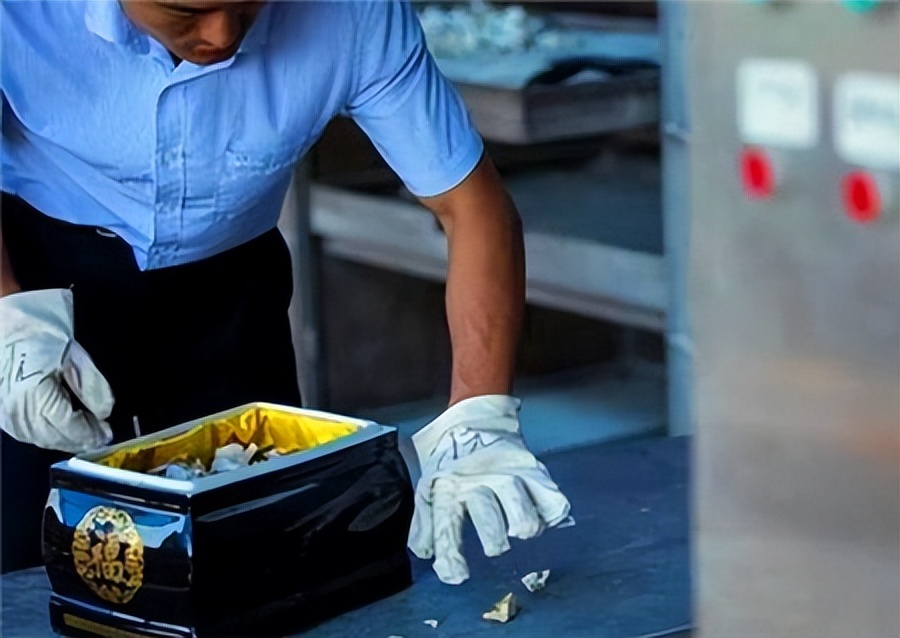 人死后臉上為什么蓋紅布 蓋臉布用什么布(圖19) 人死后臉上為什么蓋紅布 蓋臉布用什么布(圖19)