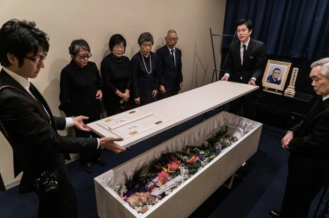 日本人是火葬还是土葬，葬礼有何不同之处？