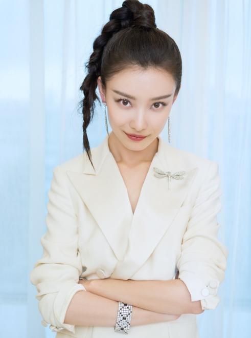 女星扎高马尾麻花辫,你觉得谁最好看?