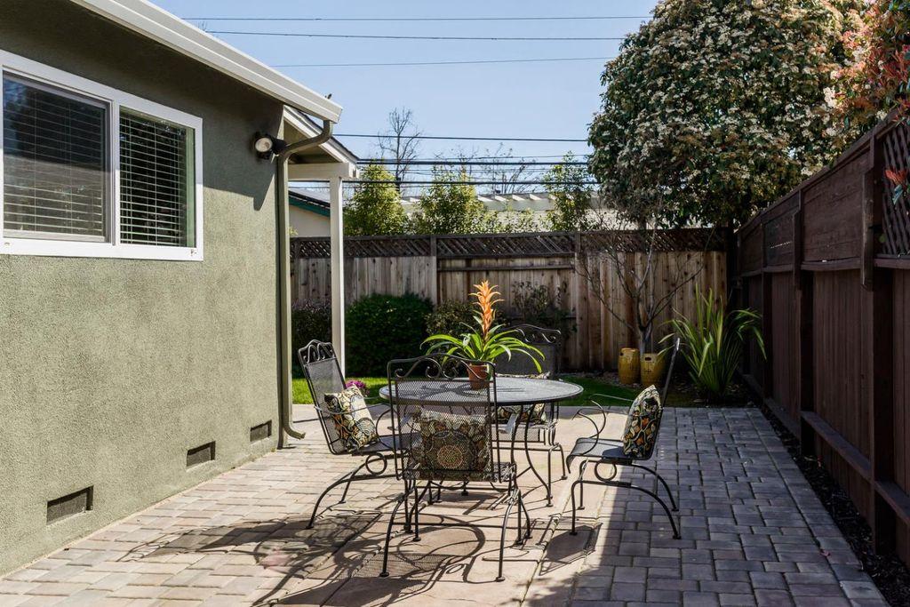 位于澳大利亚纽卡斯尔的一套居民住宅,客厅 -