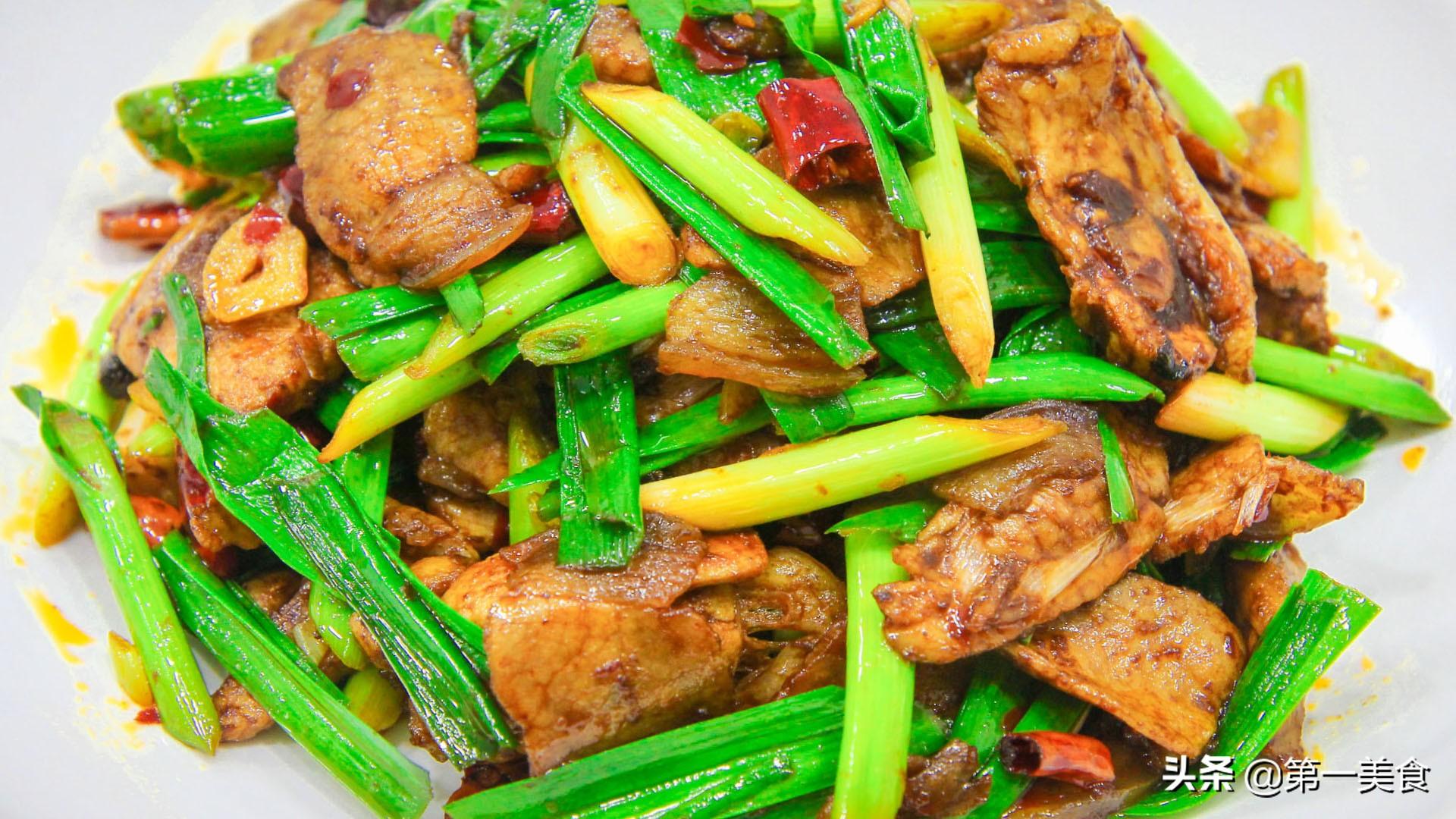 厨师长炒的青蒜炒肉片,肉片口感肥而不油腻 - 