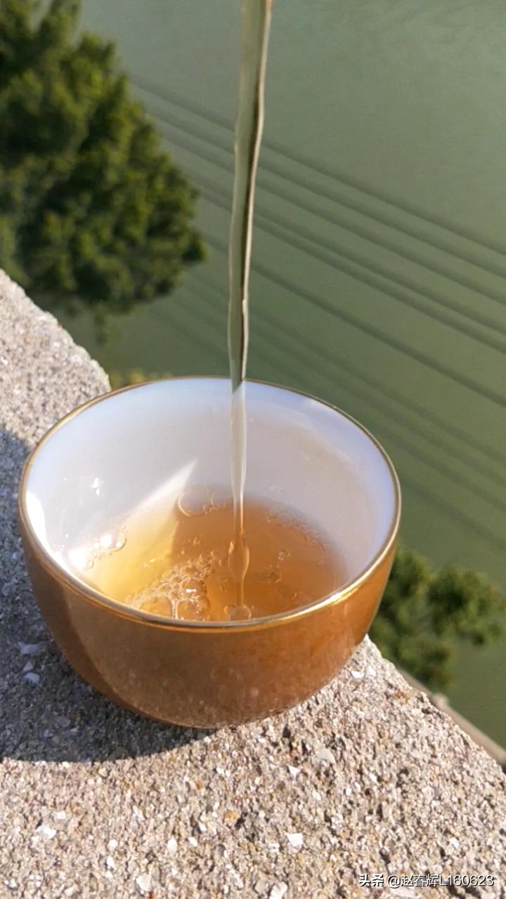 满江春水向东流一碗清茶解千愁要问江茶何处有斩杀瘟神唯神