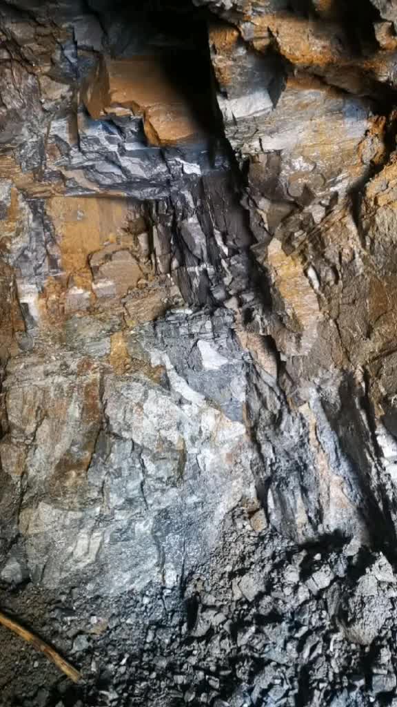 缅甸含金的钒钛磁铁矿#磁选