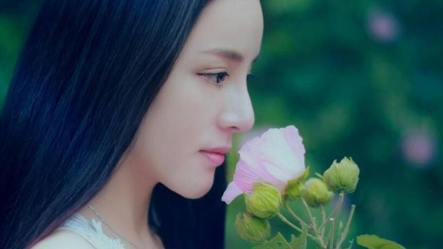 二就是楼主信那个"师傅" 就:郑皙佳 郑栎芳 郑妍淅 郑桓钰 郑欣榆)(1