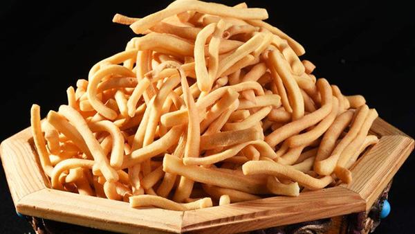 蒙族早餐里炸果条的做法