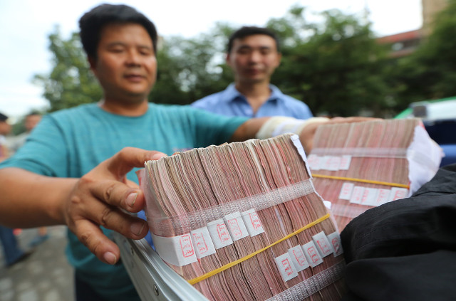 今年54岁的我打工20年存了20万,现在想回农村养老,够用吗? - 盾灵网