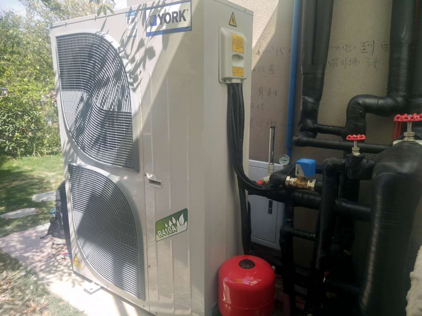 约克水机空调地暖二合一中央空调怎么样?(约克水空调地暖一体机)