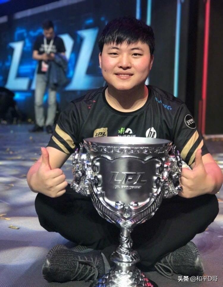 uzi"简自豪"正式退役,如何评价其职业生涯? - 头条问答