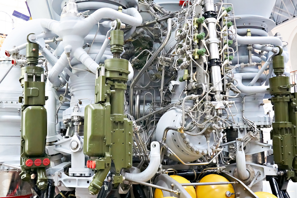 通过对比可见,长征九号用的yf-90液氢液氧火箭发动机其推力达到了220