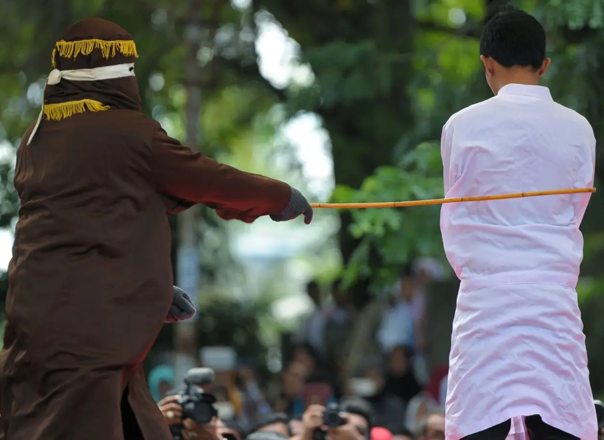 图片[1]-新加坡鞭刑有多痛多久能痊愈?-乐学小窝