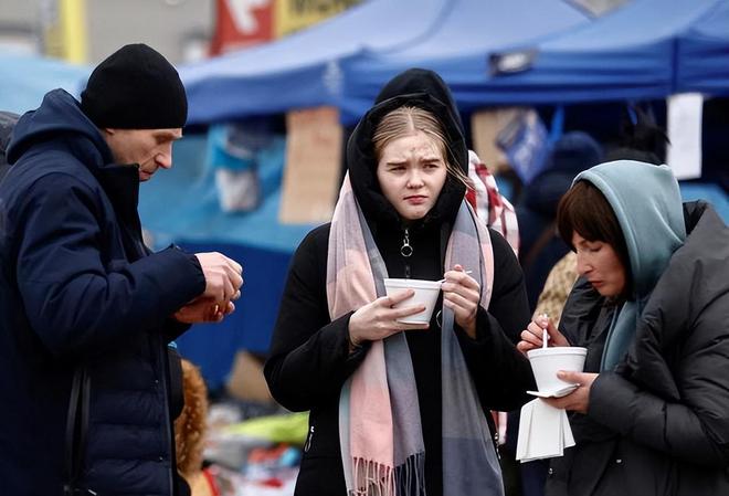 俄乌战争还在继续,为何越来越多的乌克兰人返回故乡? - 石塘网
