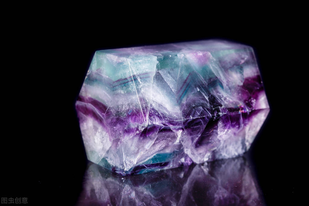 合作,花了15年的时间,终于打破了我国的垄断,研制出氟代硼铍酸钾晶体