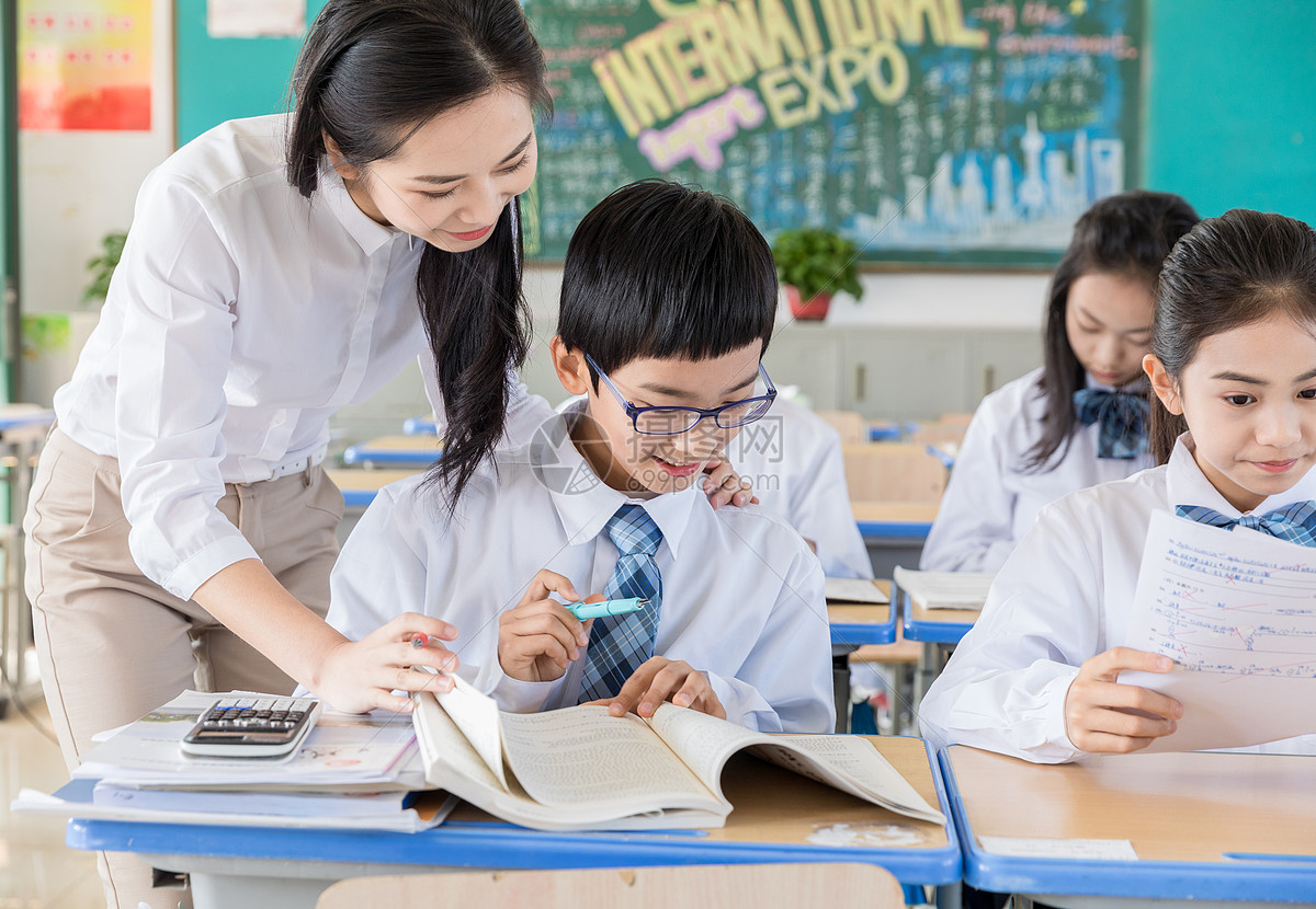某教师教学水平很高,就是教学成绩次次垫底,如何评价?