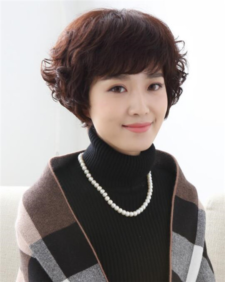 中年女士最近有很多白发,该怎么保养?_建真传媒